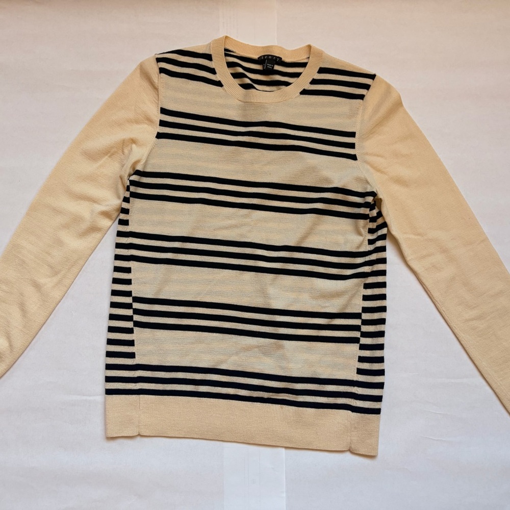 Theory women’s knit crewneck sweater, size medium